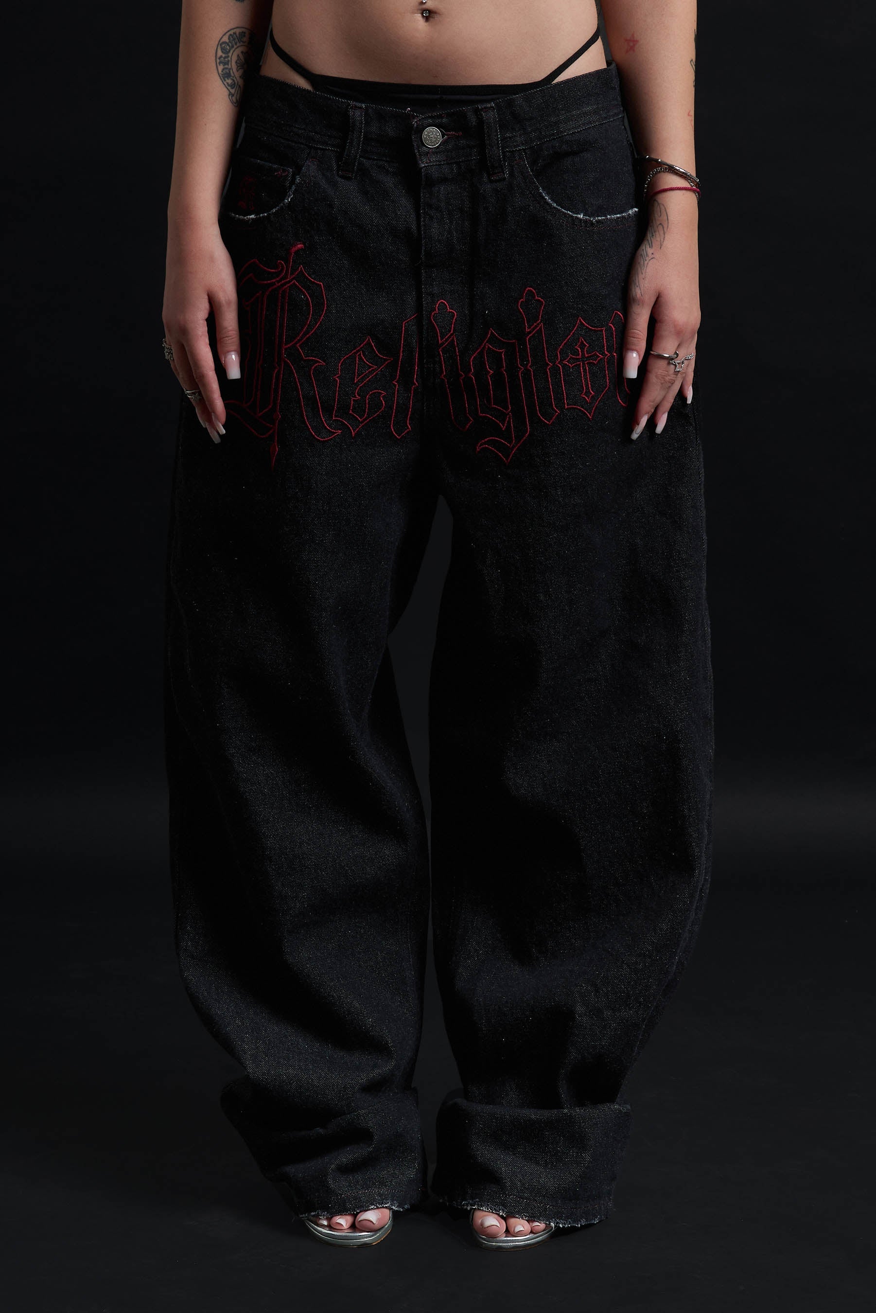 THORN BAGGY DENIM – BLACK CRIMSON