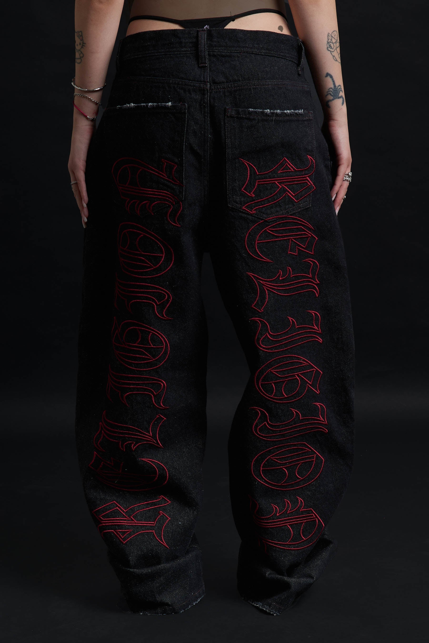 THORN BAGGY DENIM – BLACK CRIMSON