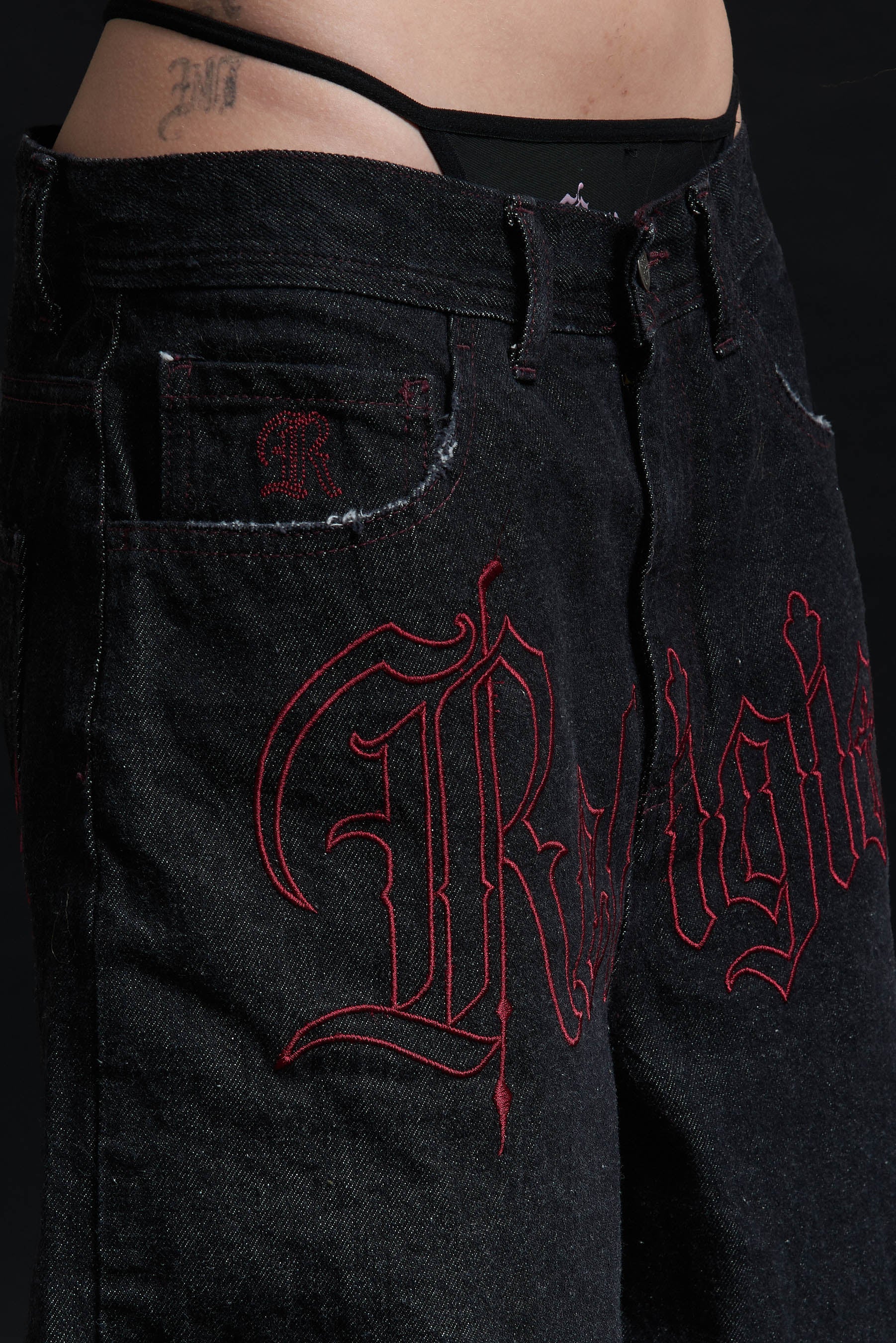 THORN BAGGY DENIM – BLACK CRIMSON
