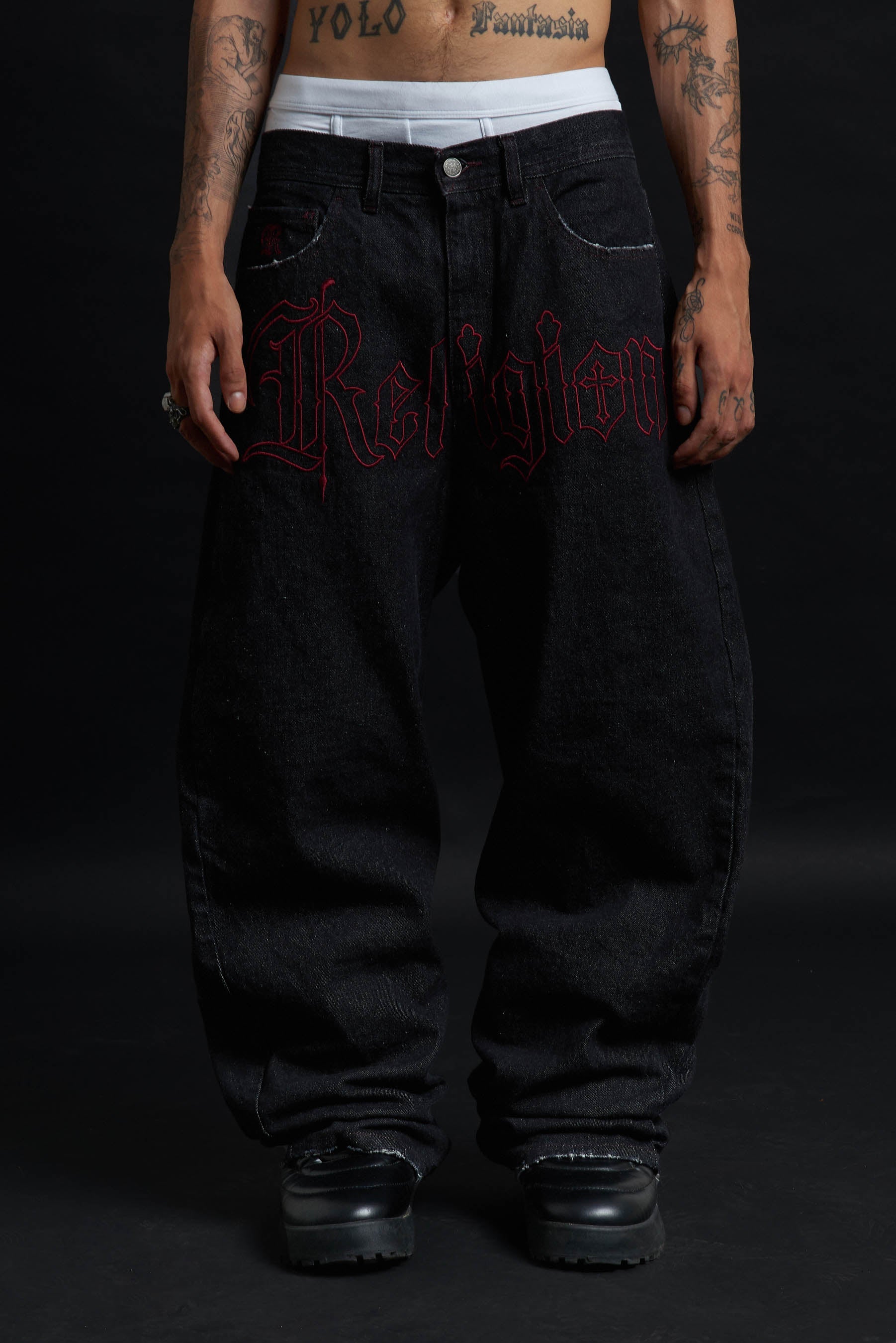 THORN BAGGY DENIM – BLACK CRIMSON