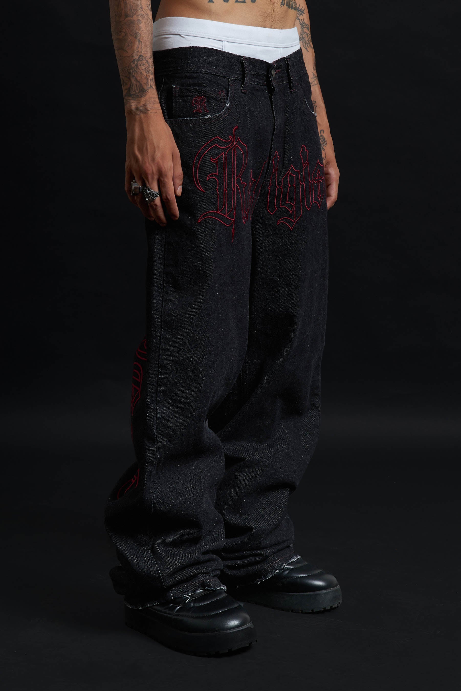 THORN BAGGY DENIM – BLACK CRIMSON