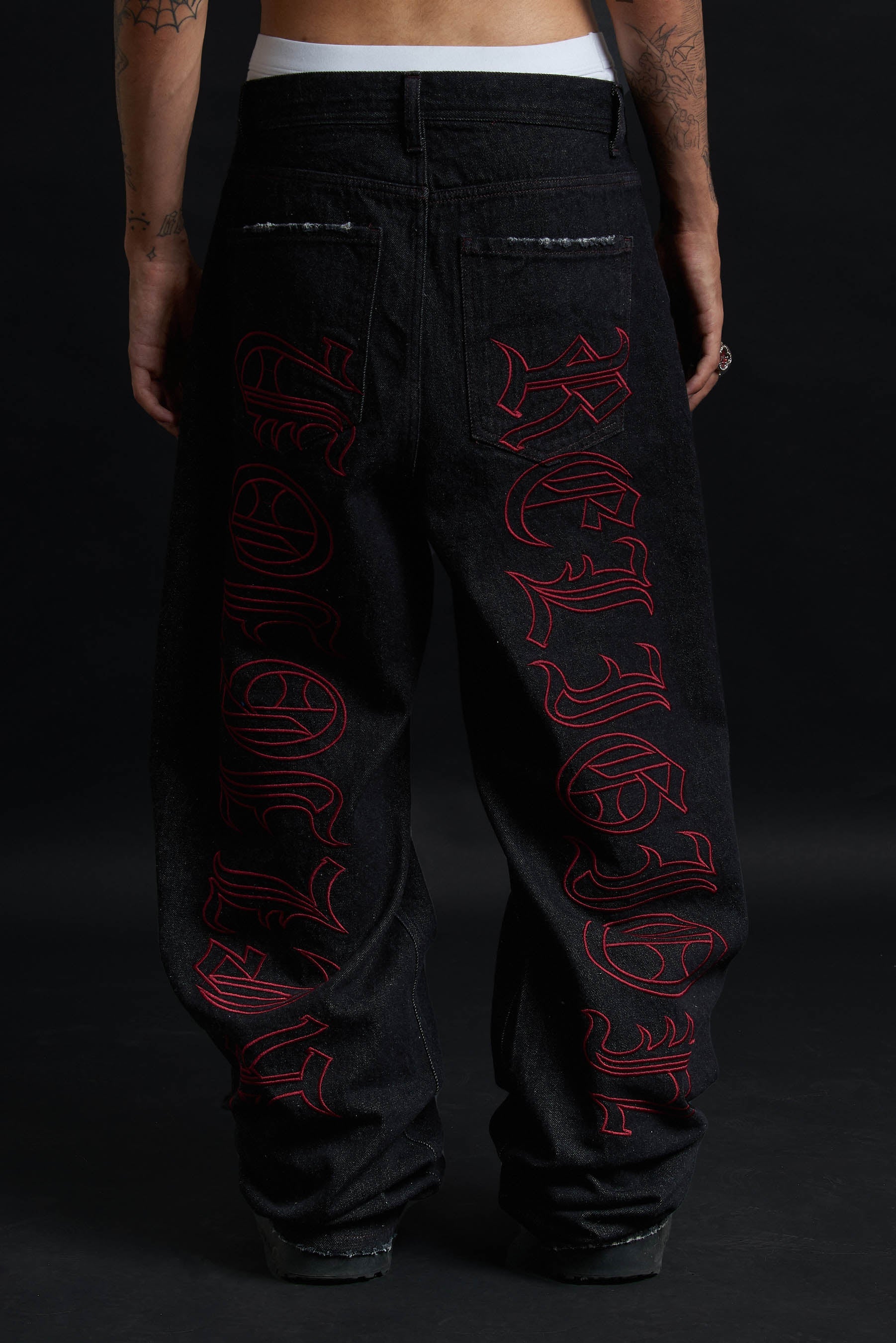 THORN BAGGY DENIM – BLACK CRIMSON