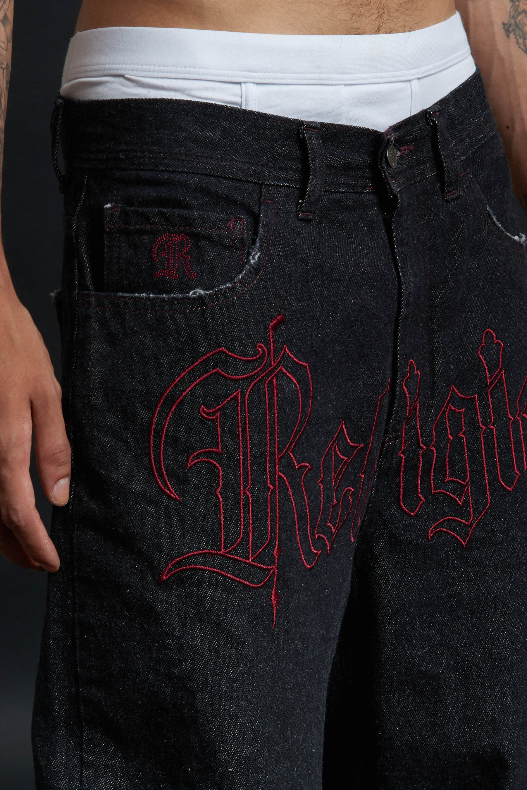 THORN BAGGY DENIM – BLACK CRIMSON
