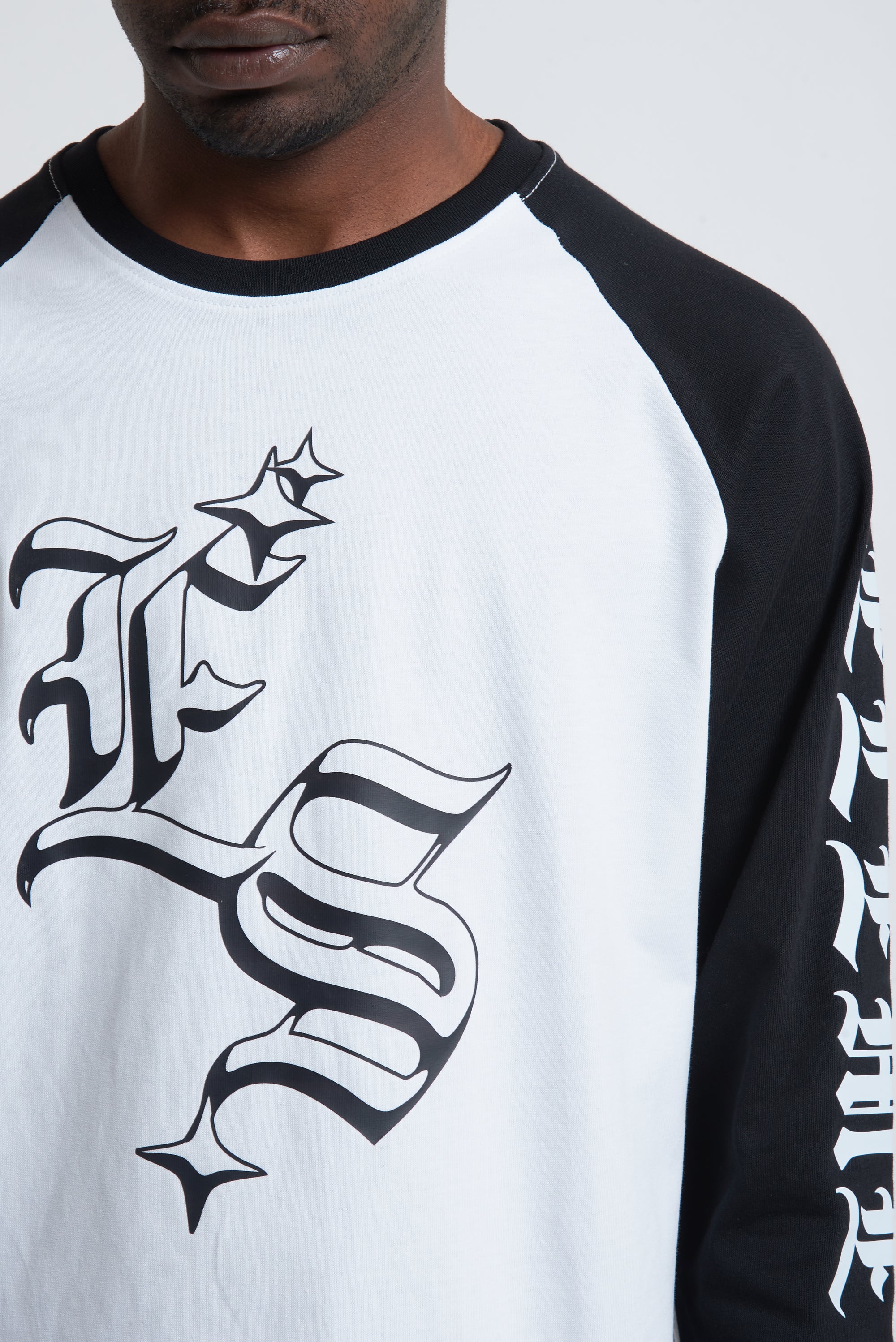 TEE ROYAL COAT OF ARMS BLACK