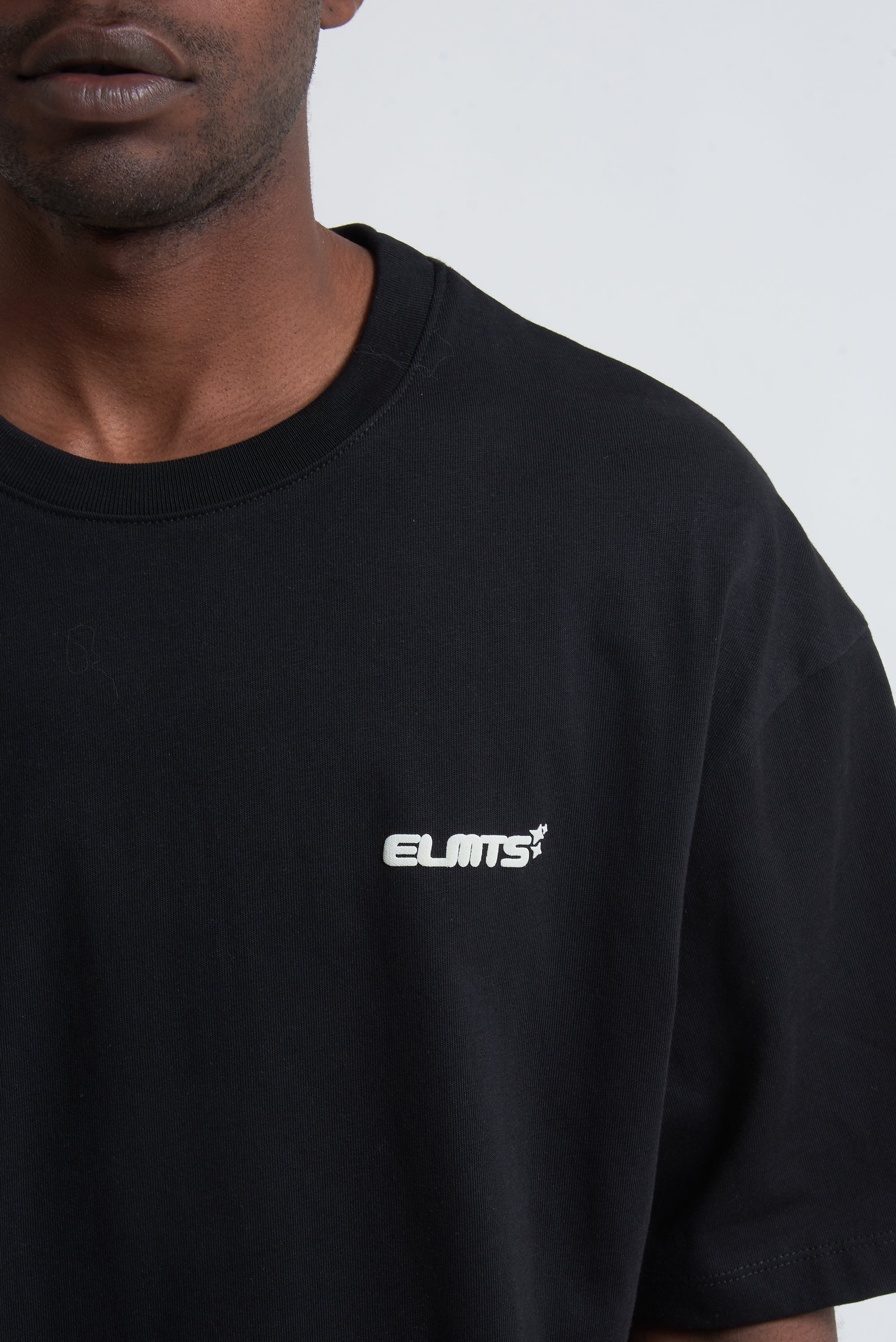 TEE EXTRAORDINARY BLACK-WHITE